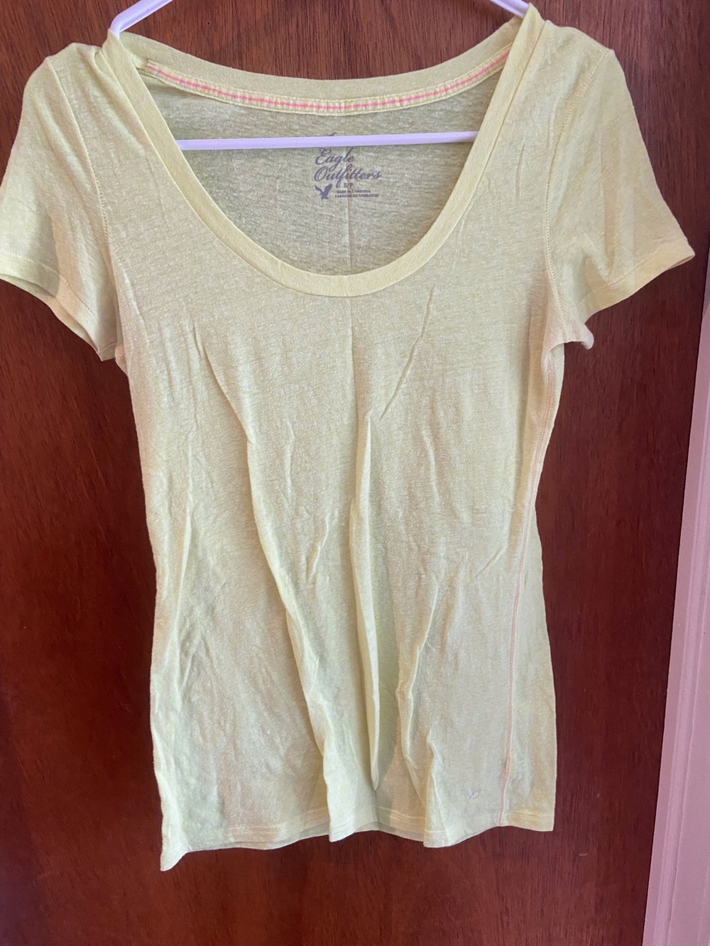 Aeropostale Women's Light Yellow Scoop Neck Tee Size Small